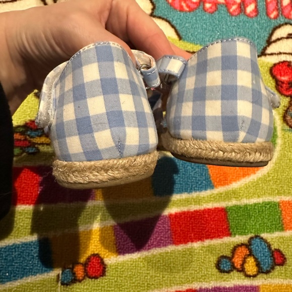 Toddler girls 👧 Gymboree gingham sandals. 🩴 - Picture 4 of 5